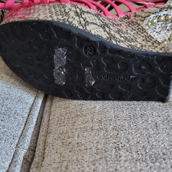 Red Shoes - Picture 6 of 7